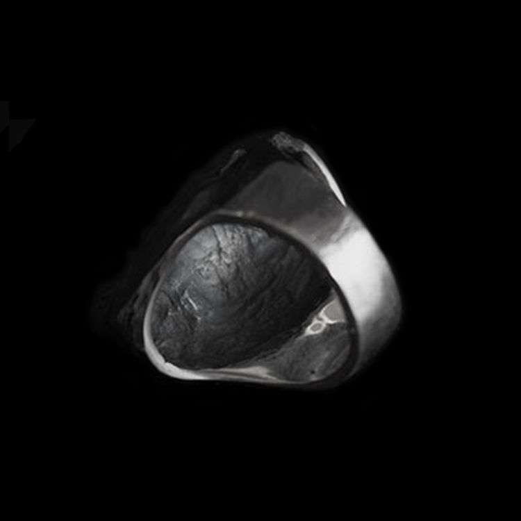 King gorilla ring embracing of strength and leadership