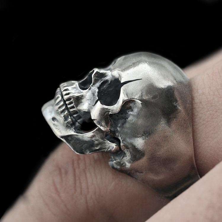 Scarred Skull Men's Ring – Edgy 925 Silver Gothic Band for Rebellious Style