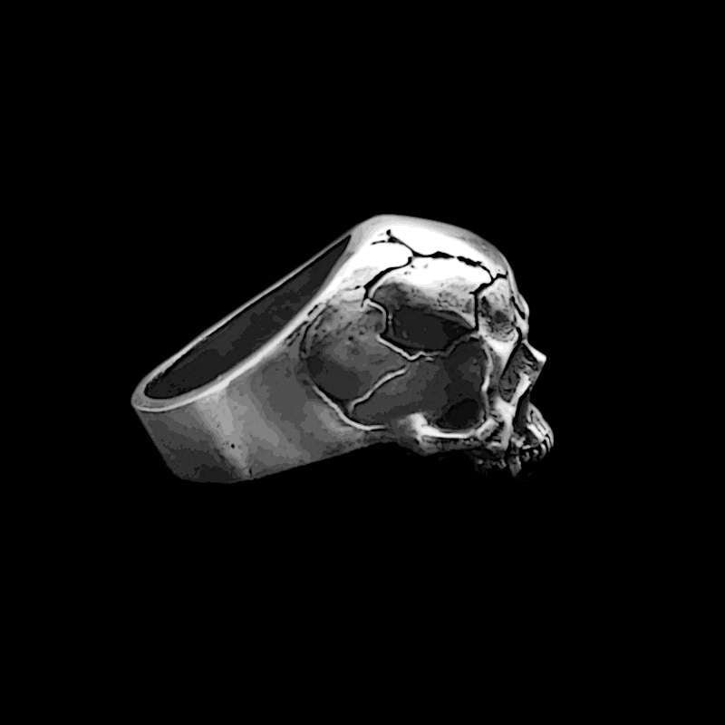 Angry punishment skull ring exudes Strength and Unyielding Style 