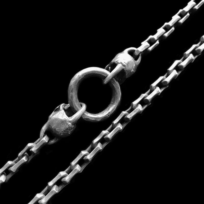 Skull edges corners necklace is embracing a timeless piece of art 