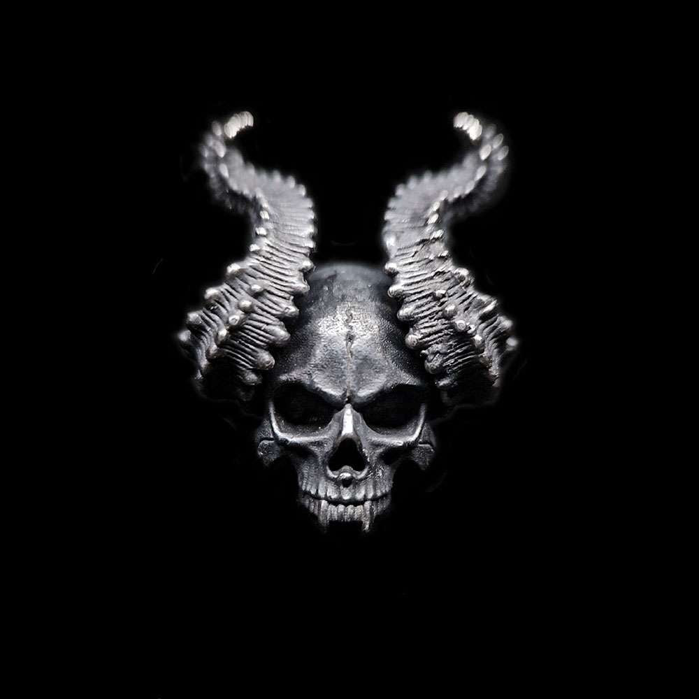 Chunky Silver Skull Ring A Symbol of Confidence and Dominance