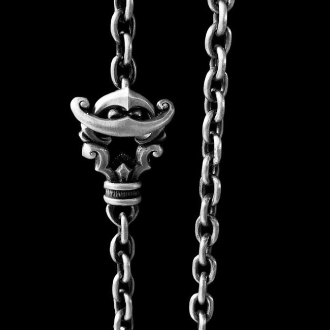 T.O. Clasp Chain Gothic Necklace – Dark Elegant Jewelry with Adjustable Closure Main Image