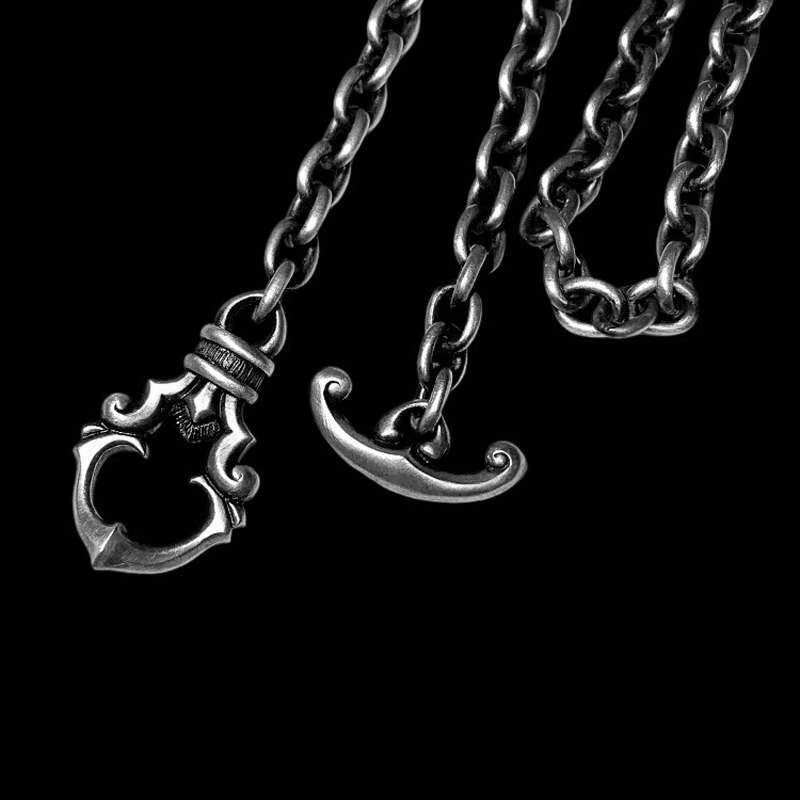 T.O. Clasp Chain Gothic Necklace – Dark Elegant Jewelry with Adjustable Closure