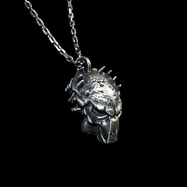 Predator Necklace - 925 Silver Fashion Statement for Sci-Fi Enthusiasts Main Image