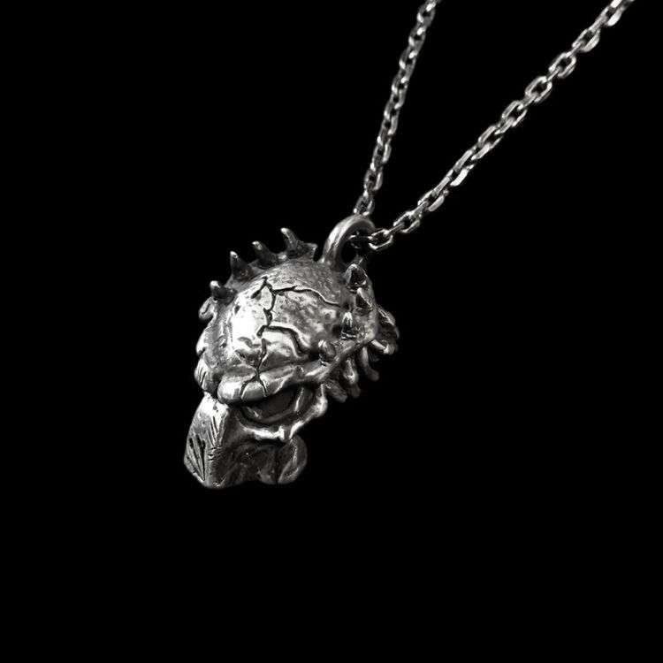 Predator Necklace - 925 Silver Fashion Statement for Sci-Fi Enthusiasts