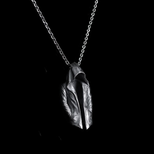 Silver Cloak Pendant Necklace Can Elevate Your Formal Attire