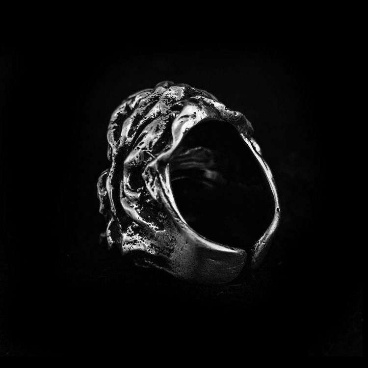 Rockabilly Skull Ring - Heavy 925 Silver Skull Ring - product gallery image 3