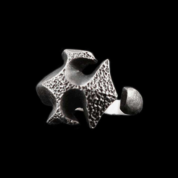Cross flower ring with detailed silver relief