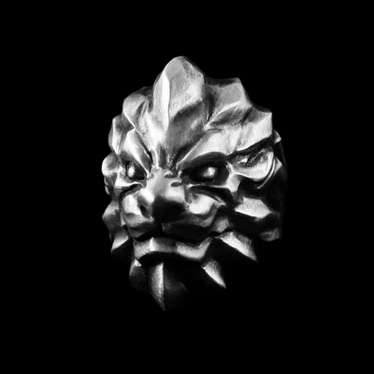 Detailed silver lion head animal ring for men