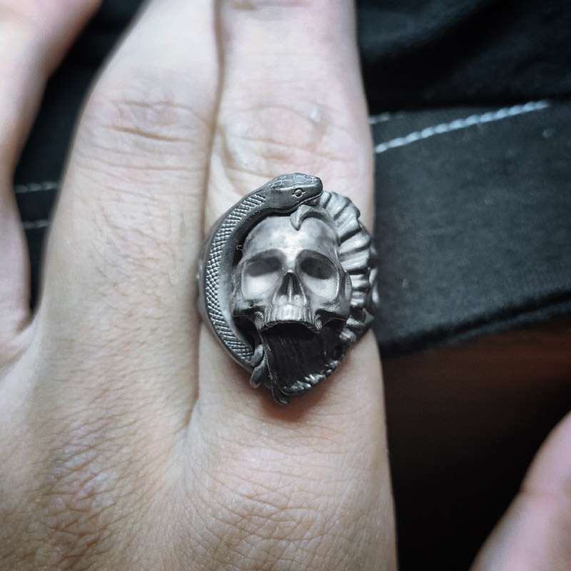 Snake ring with skull rings visual spectacle that demands attention - Image 5