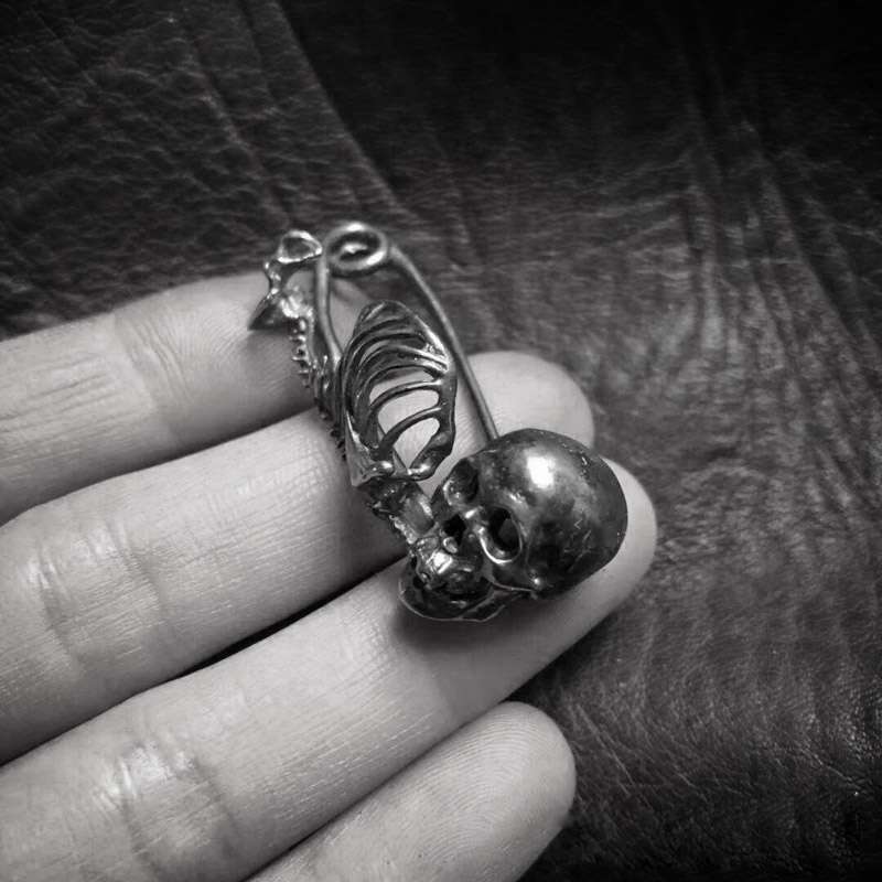 990 Silver Skull Brooch - Handmade Long Skull Pin for Men - Image 4