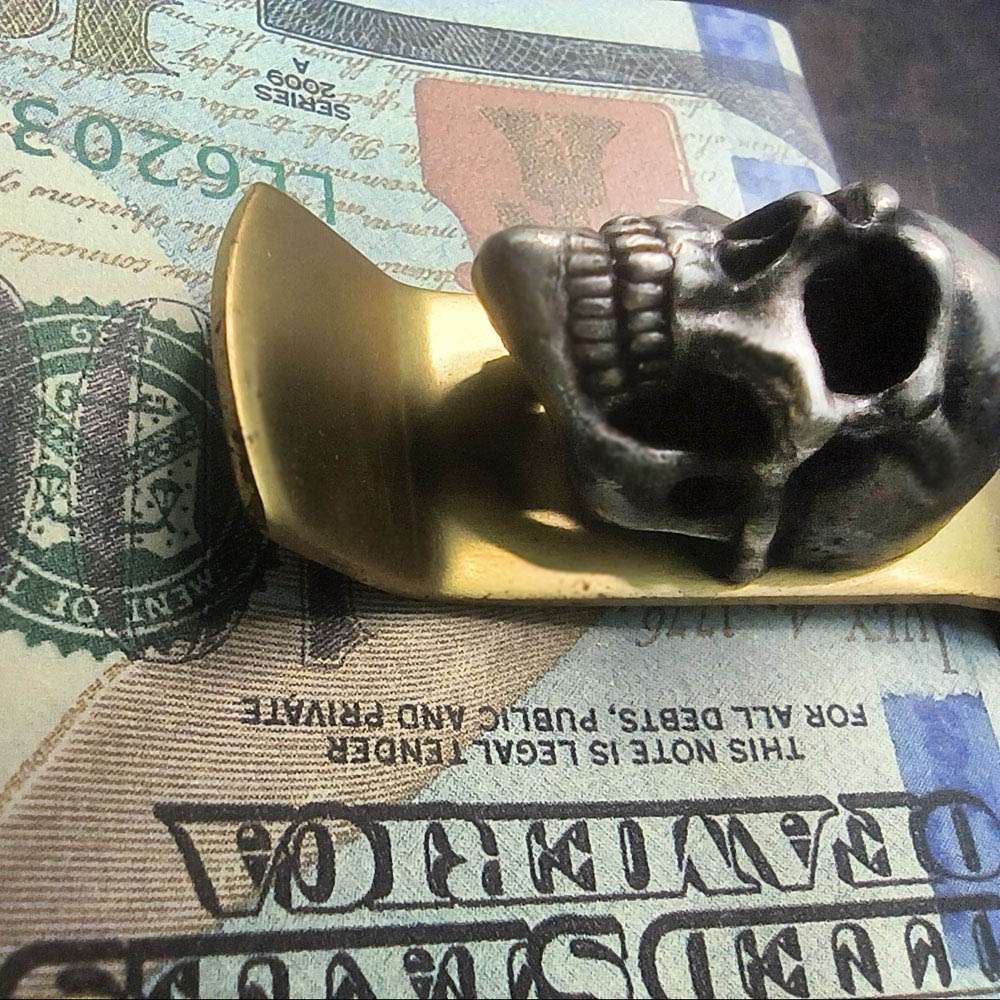 Skull money clip serves as a symbol of individuality and self-expression - Image 4