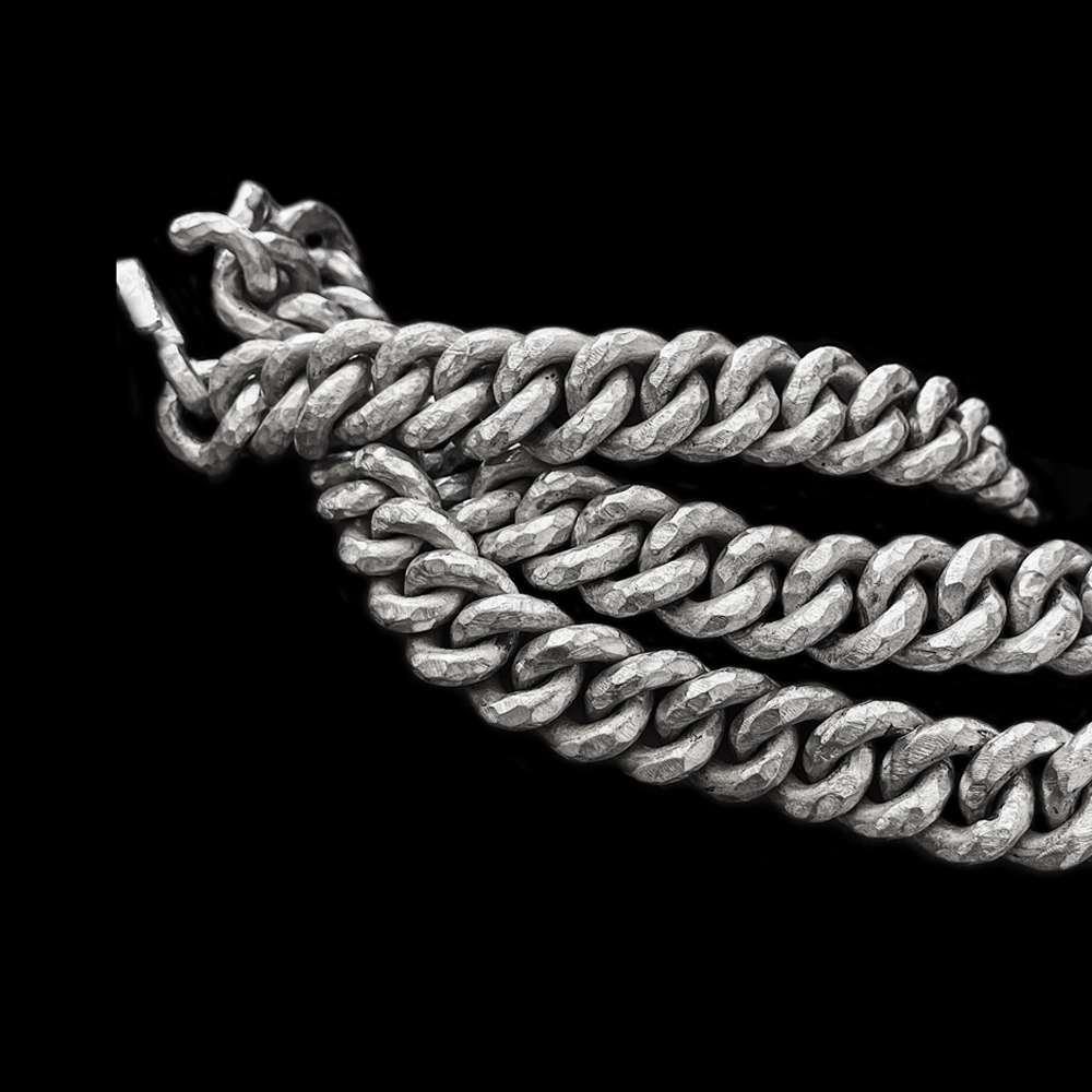 Heavy hammered Cuban chain in 8 mm 925 silver links