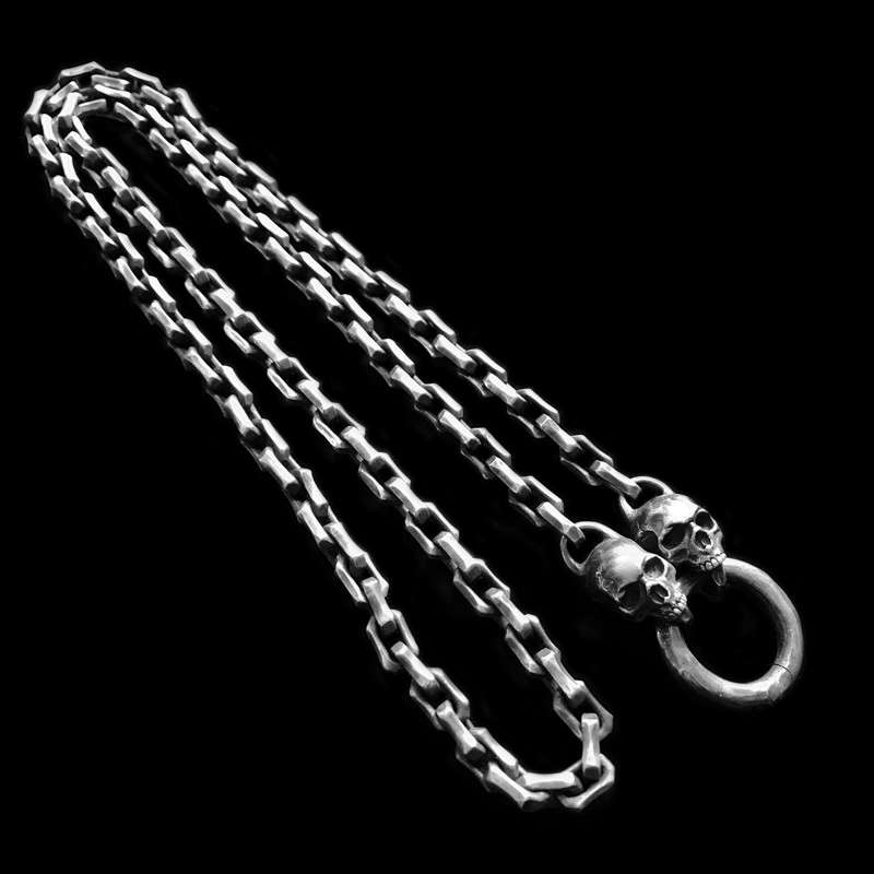 Skull edges corners necklace is embracing a timeless piece of art