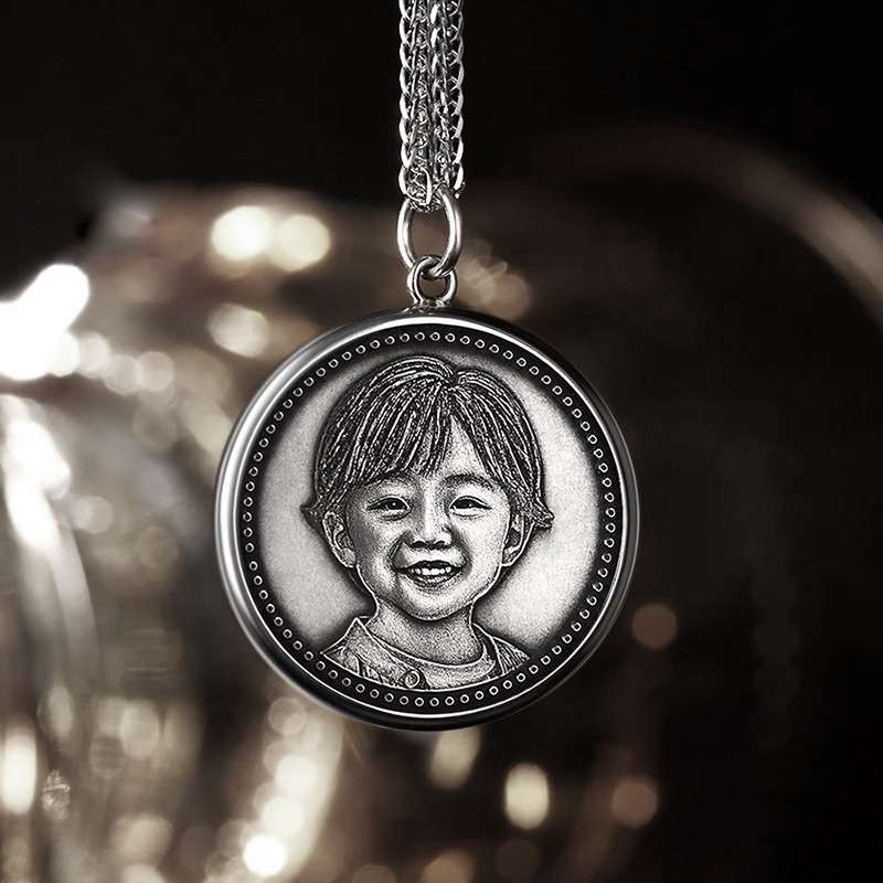 Personalized 925 Silver Photo Coins – Custom Engraved Keepsakes for Loved Ones & Pets