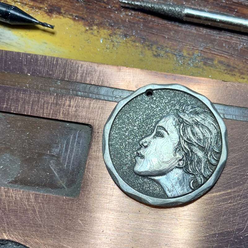 Personalized 925 Silver Photo Coins – Custom Engraved Keepsakes for Loved Ones & Pets