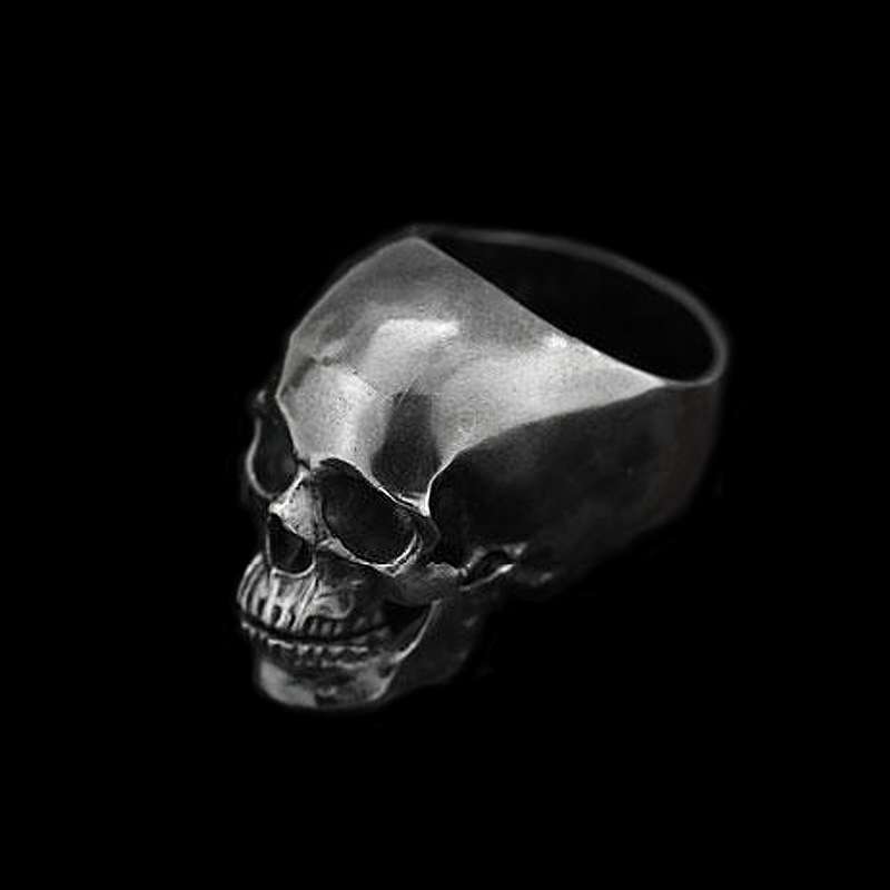 Male skull rings for men speak volumes about individuality