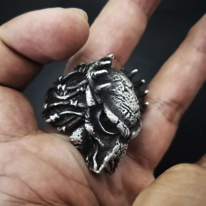 Predator Silver Skull Ring Bold Symbol of Power and Style
